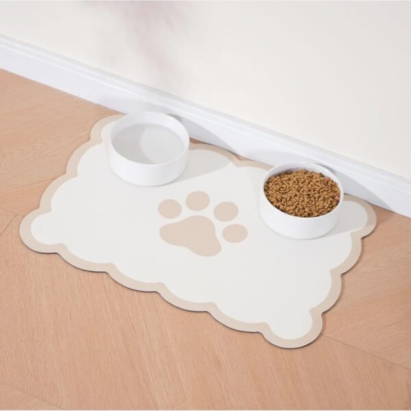 Absorbent pet feeding mat, ruffled edge structure
